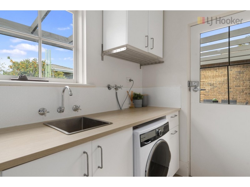 39 Rogana Crescent, Hallett Cove SA 5158