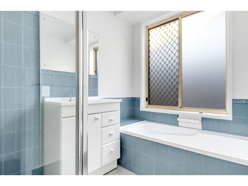 1 Gibson Court, Woodcroft SA 5162