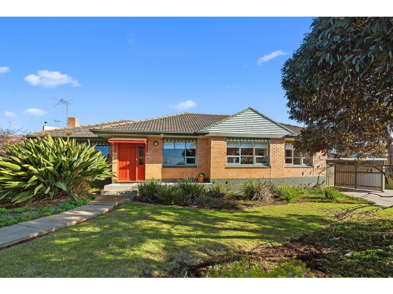 2 Ophir Crescent, Seacliff Park SA 5049