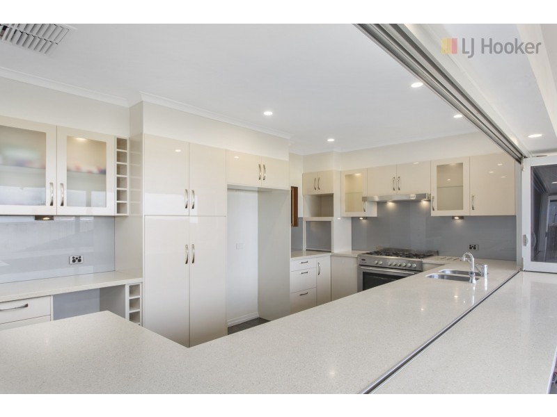 2 Inali Court, Hallett Cove SA 5158