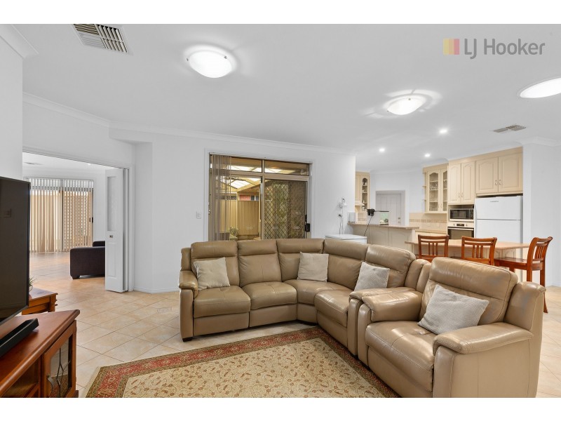 36 Mcfarlane Avenue, Mitchell Park SA 5043