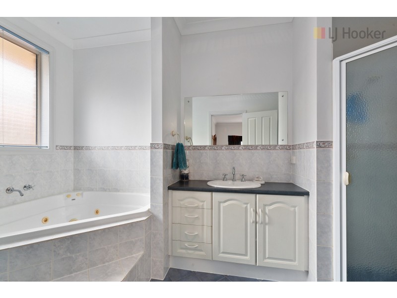 36 Mcfarlane Avenue, Mitchell Park SA 5043