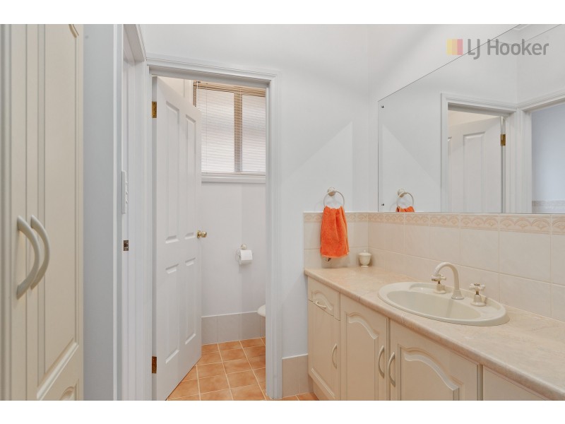 36 Mcfarlane Avenue, Mitchell Park SA 5043