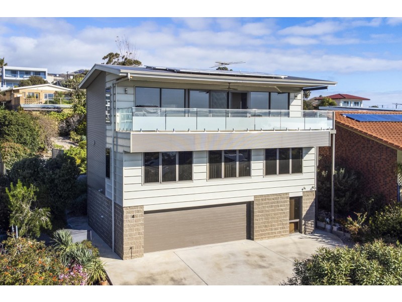 4 Dudley Crescent, Marino SA 5049