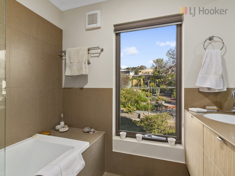 4 Dudley Crescent, Marino SA 5049