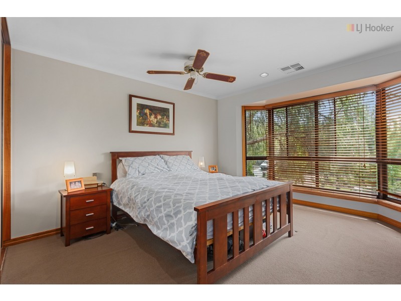 17 Chifley Crescent, Trott Park SA 5158