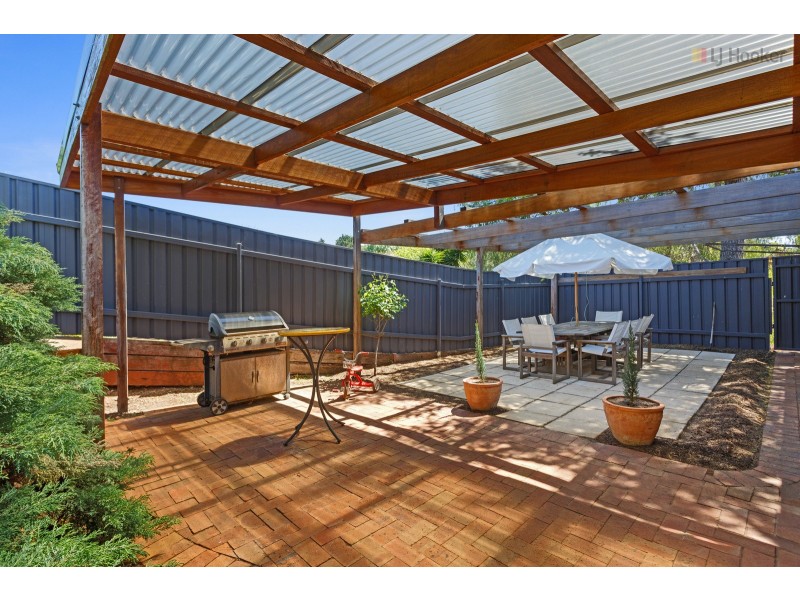 17 Chifley Crescent, Trott Park SA 5158