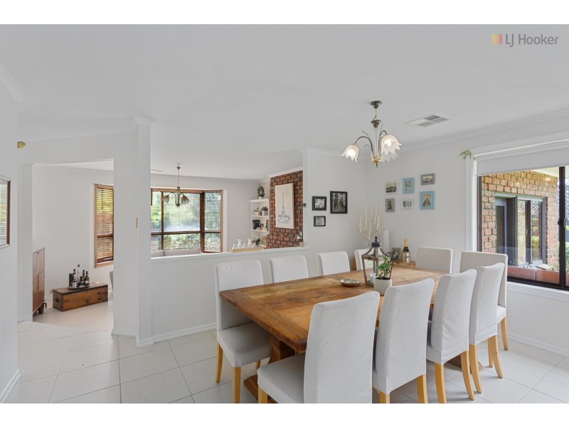 17 Chifley Crescent, Trott Park SA 5158