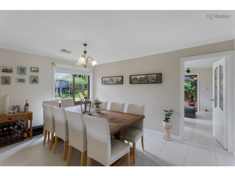 17 Chifley Crescent, Trott Park SA 5158