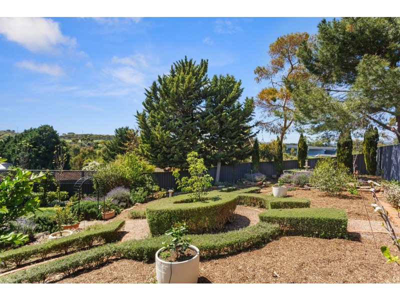 17 Chifley Crescent, Trott Park SA 5158