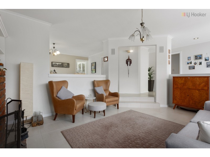 17 Chifley Crescent, Trott Park SA 5158