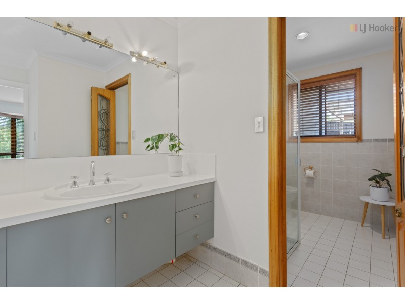 17 Chifley Crescent, Trott Park SA 5158