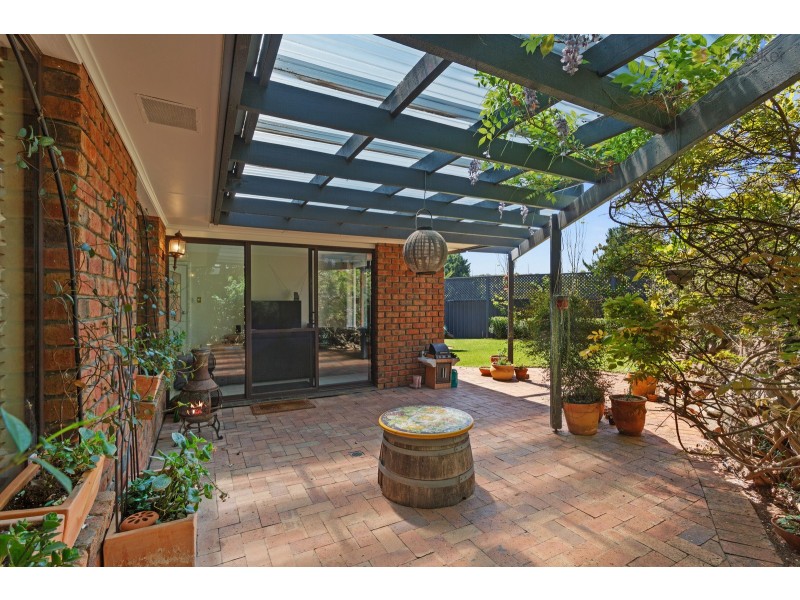 17 Chifley Crescent, Trott Park SA 5158