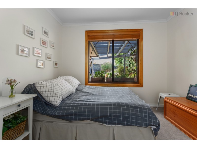 17 Chifley Crescent, Trott Park SA 5158