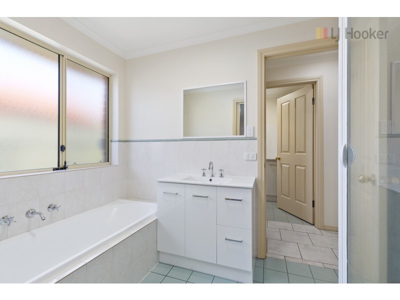 2 Sutton Avenue, Seacombe Gardens SA 5047