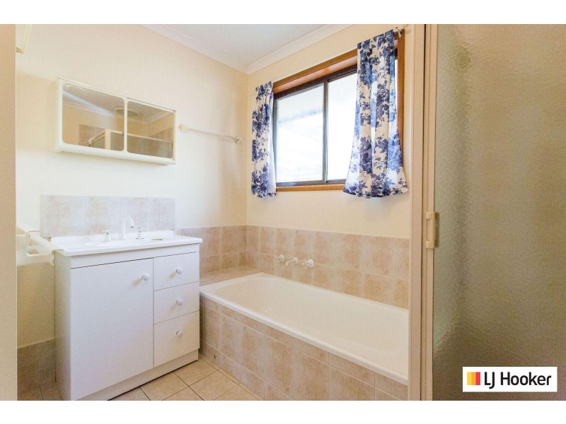 12 Columbia Crescent, Hallett Cove SA 5158