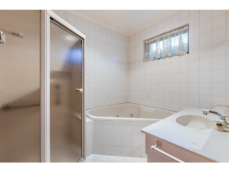2 Ivanhoe Avenue, Hove SA 5048