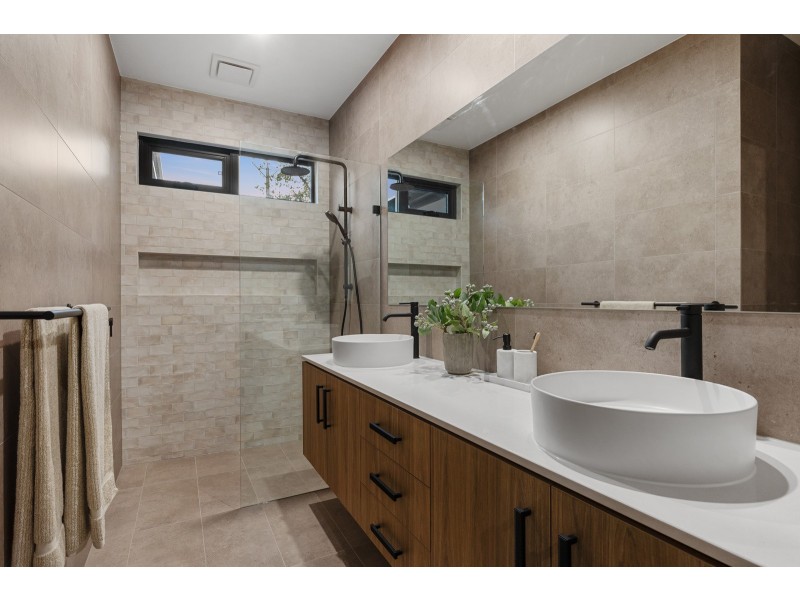 2 St Andrews Crescent, Novar Gardens SA 5040