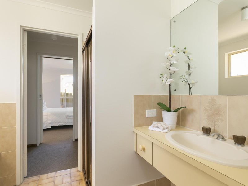 174 Perry Barr Road, Hallett Cove SA 5158