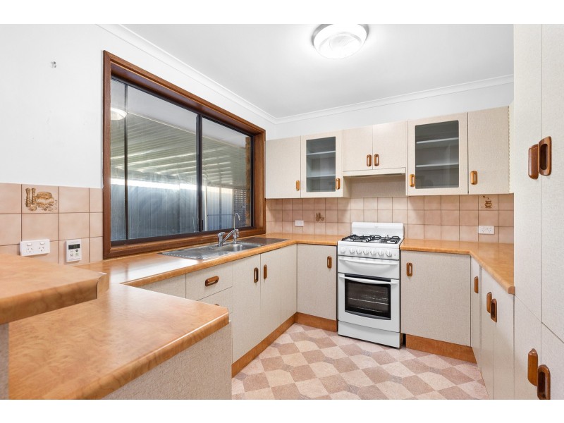 17 St Albans Road, Woodcroft SA 5162