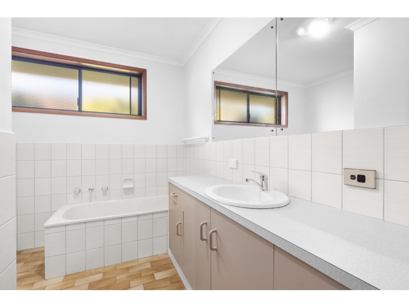 17 St Albans Road, Woodcroft SA 5162