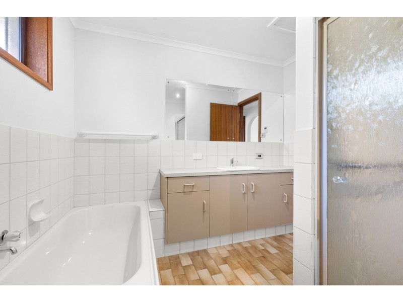 17 St Albans Road, Woodcroft SA 5162