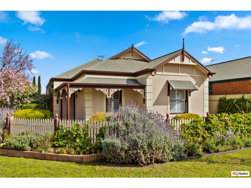 18 Blue Wren Circuit, Mawson Lakes SA 5095