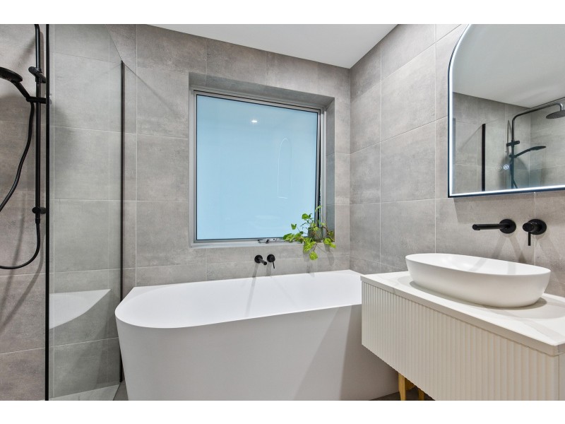 212 Perry Barr Road, Hallett Cove SA 5158