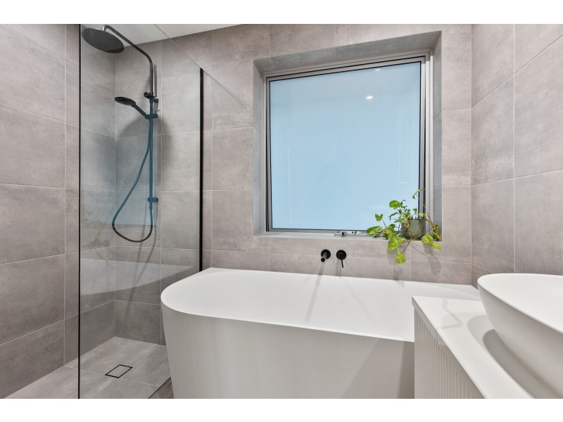 212 Perry Barr Road, Hallett Cove SA 5158