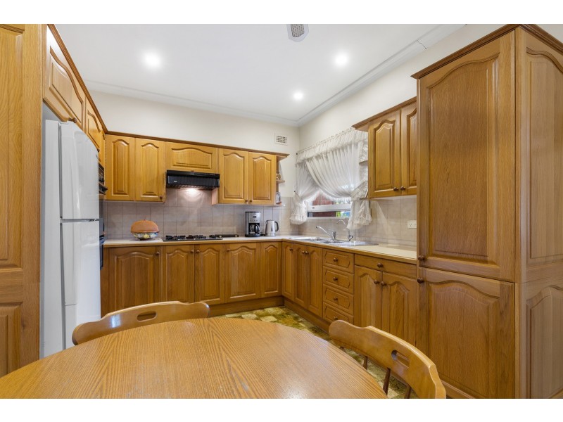 8 Willochra Avenue, Grange SA 5022