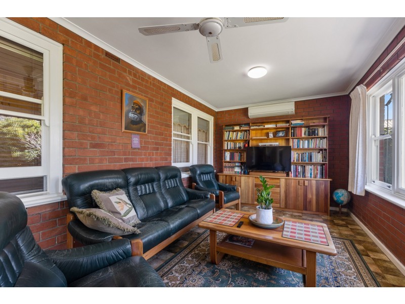 8 Willochra Avenue, Grange SA 5022