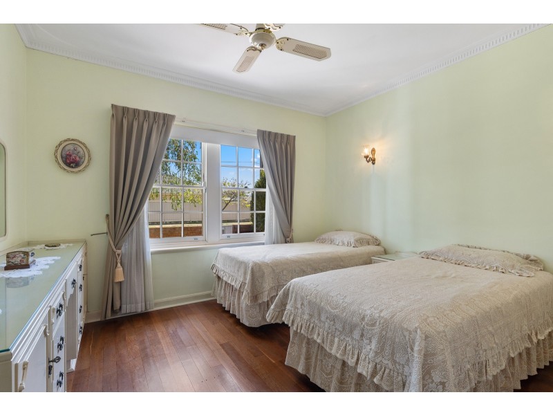 8 Willochra Avenue, Grange SA 5022