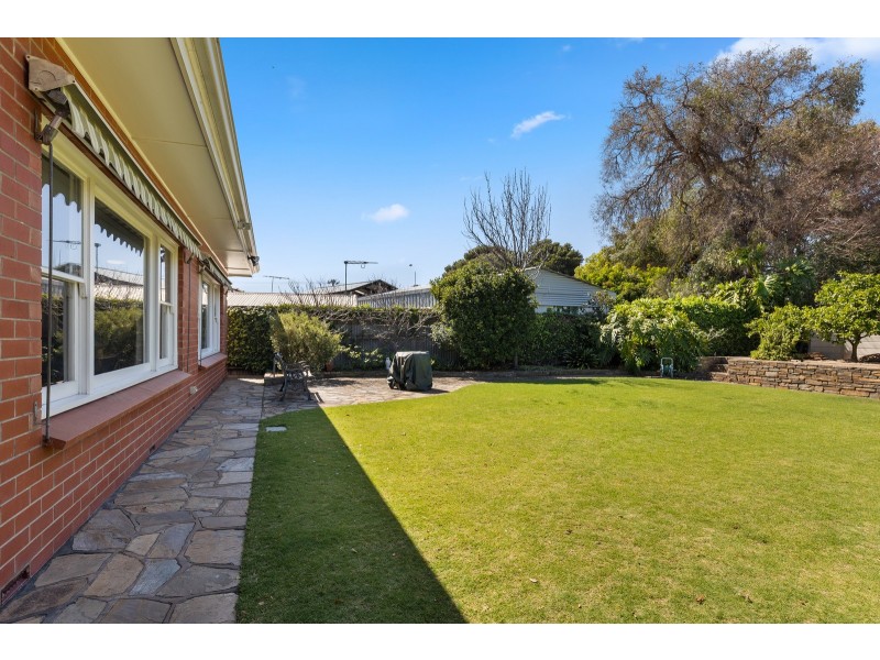 8 Willochra Avenue, Grange SA 5022