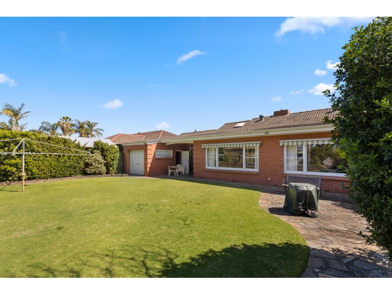 8 Willochra Avenue, Grange SA 5022