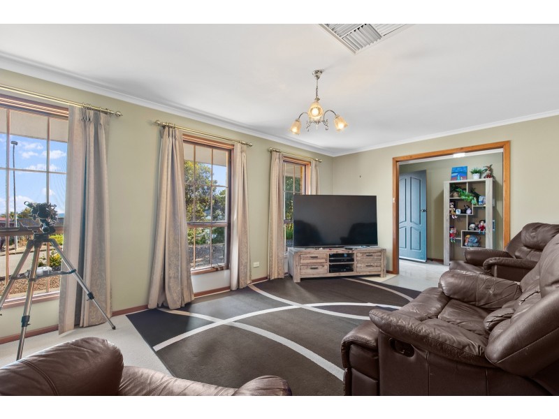 3 Farming Crescent, Hallett Cove SA 5158