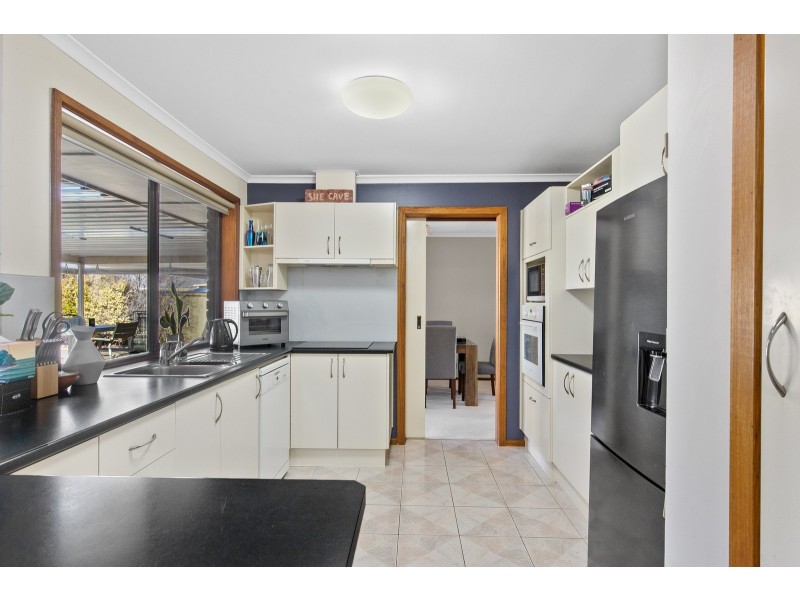 3 Farming Crescent, Hallett Cove SA 5158