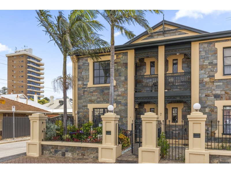 1/7 Sturt Street, Glenelg North SA 5045