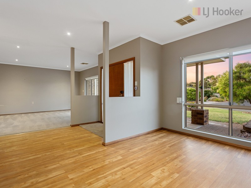 6 Cambridge Place, Clovelly Park SA 5042