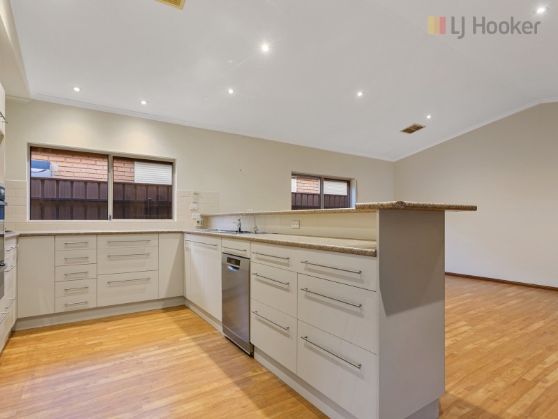 6 Cambridge Place, Clovelly Park SA 5042