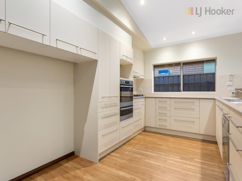 6 Cambridge Place, Clovelly Park SA 5042