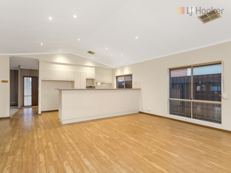 6 Cambridge Place, Clovelly Park SA 5042