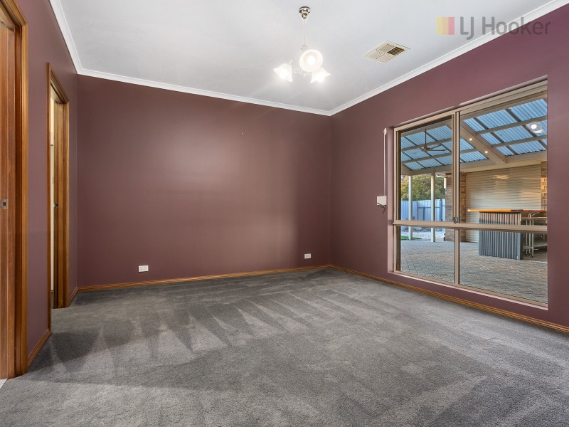 6 Cambridge Place, Clovelly Park SA 5042