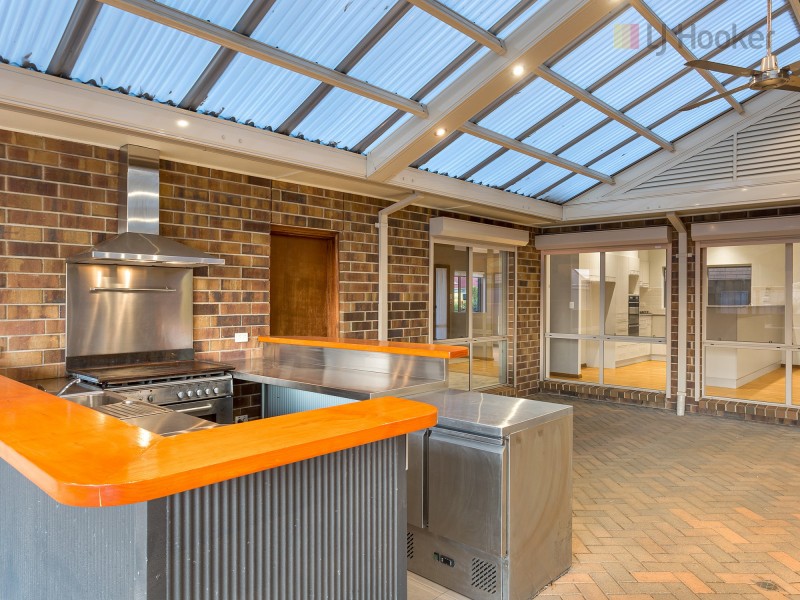 6 Cambridge Place, Clovelly Park SA 5042