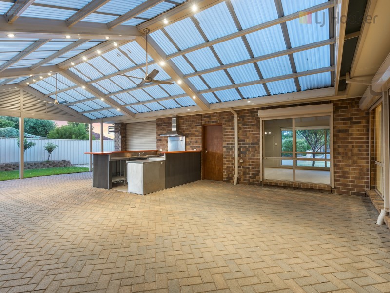 6 Cambridge Place, Clovelly Park SA 5042