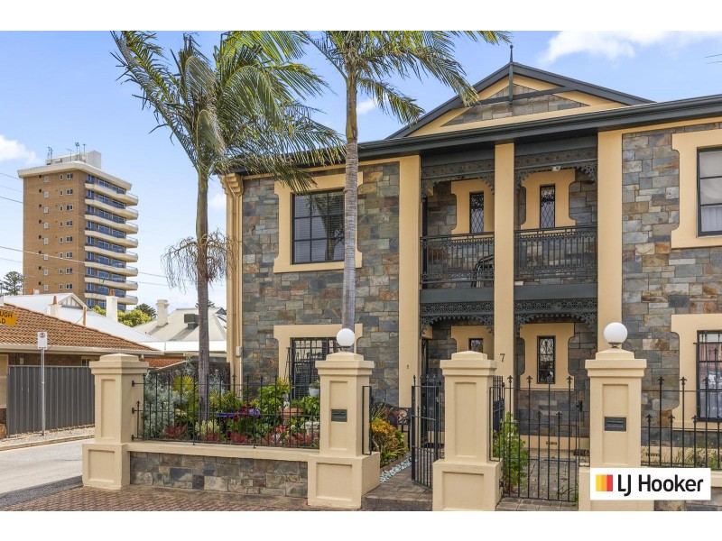 1/7 Sturt Street, Glenelg North SA 5045