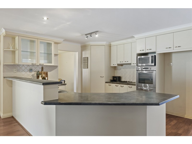 4 Stuart Court, Hallett Cove SA 5158