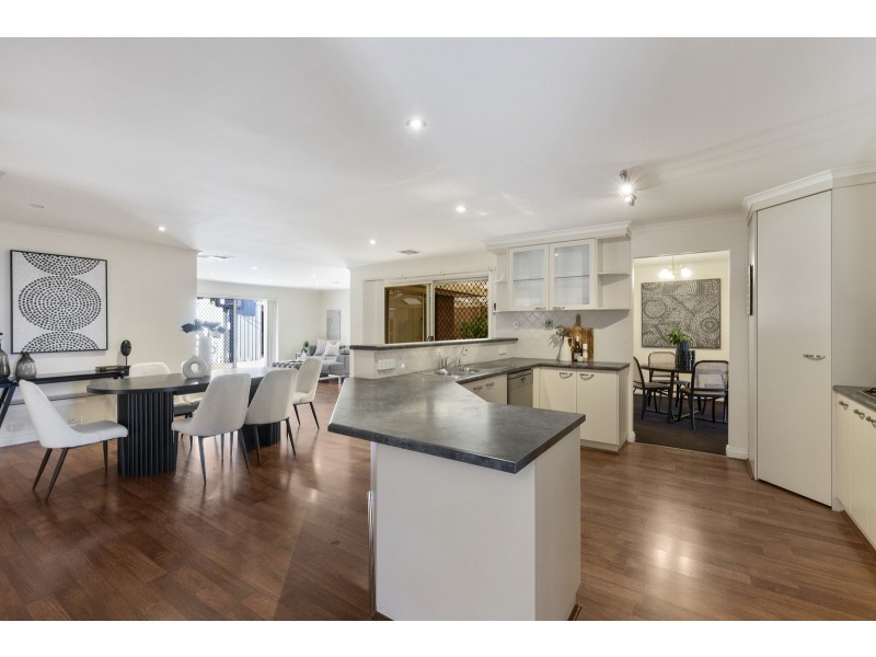 4 Stuart Court, Hallett Cove SA 5158