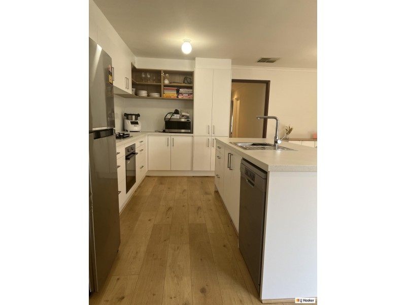 9 Parkes Avenue, Woodcroft SA 5162