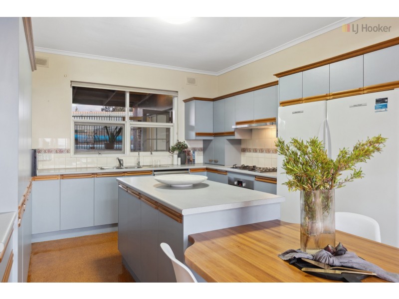 6 Ronald Crescent, Marino SA 5049