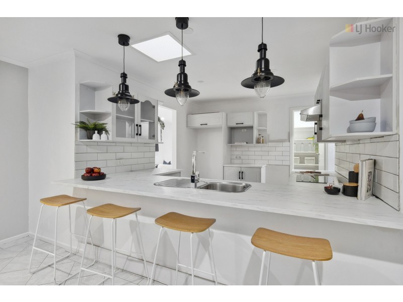 2 Hibiscus Court, Morphett Vale SA 5162